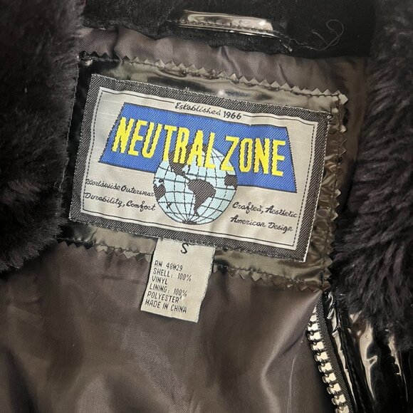 Vintage 90s/Y2K Black Faux Patent Leather Fur Collar Zip Up Jack - Picture 7 of 7